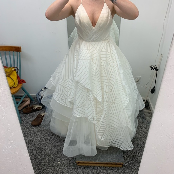 Hayley Paige Bahati Bridal Gown size 10 - Picture 13 of 13